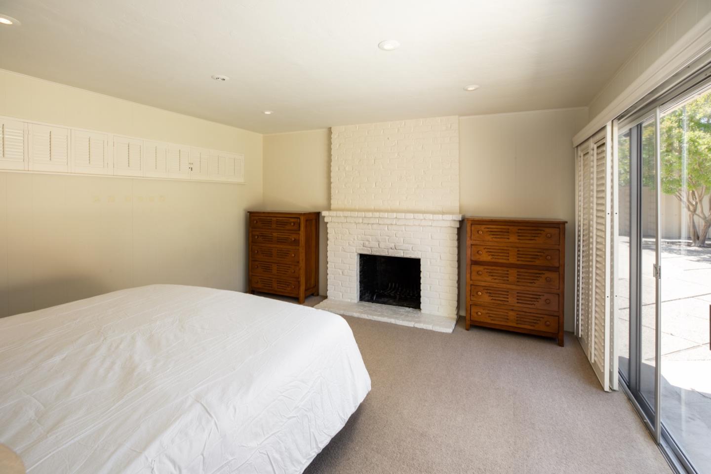 Detail Gallery Image 23 of 27 For 1850 White Oak Dr, Menlo Park,  CA 94025 - 4 Beds | 2/1 Baths