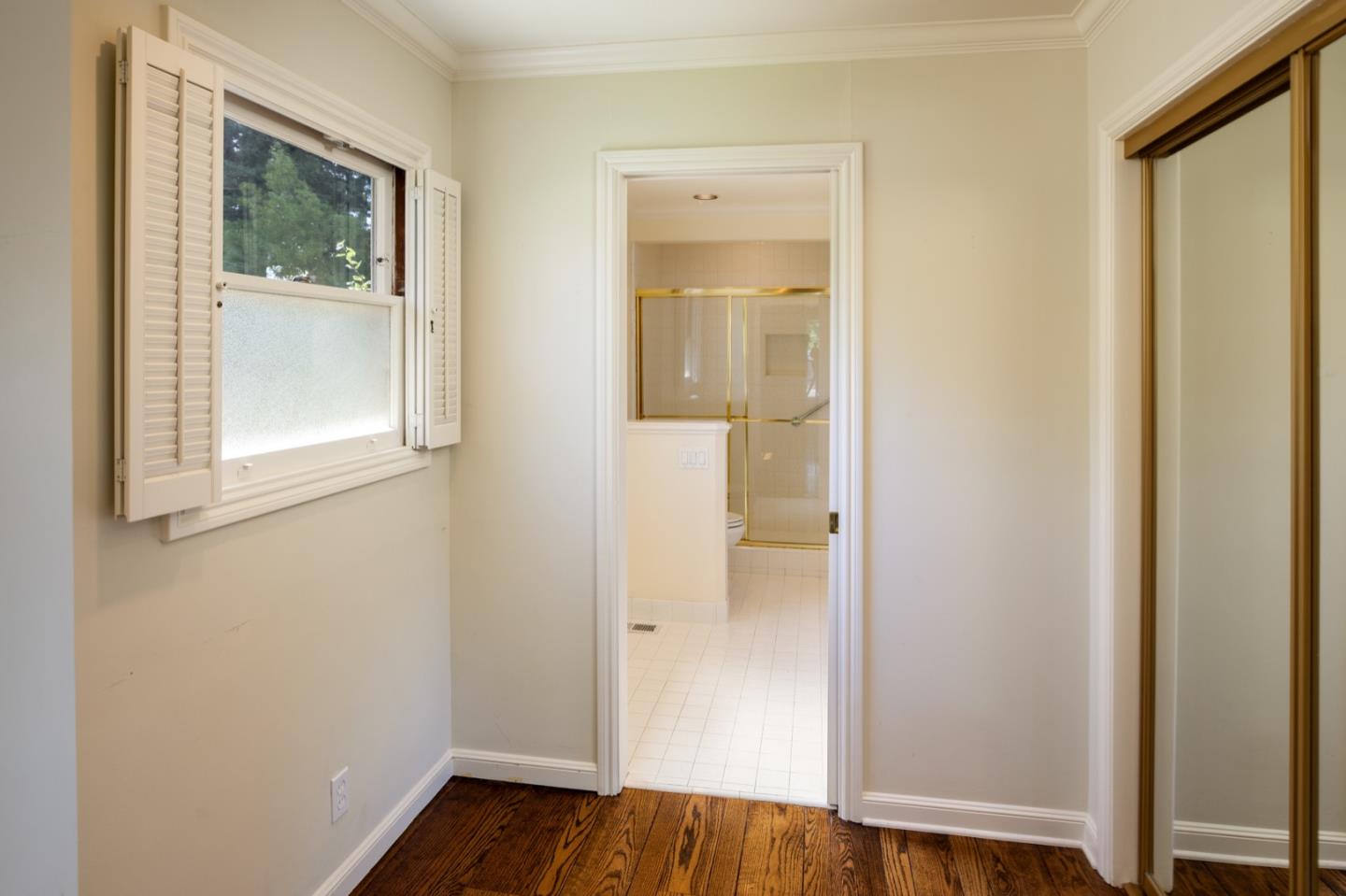 Detail Gallery Image 25 of 27 For 1850 White Oak Dr, Menlo Park,  CA 94025 - 4 Beds | 2/1 Baths