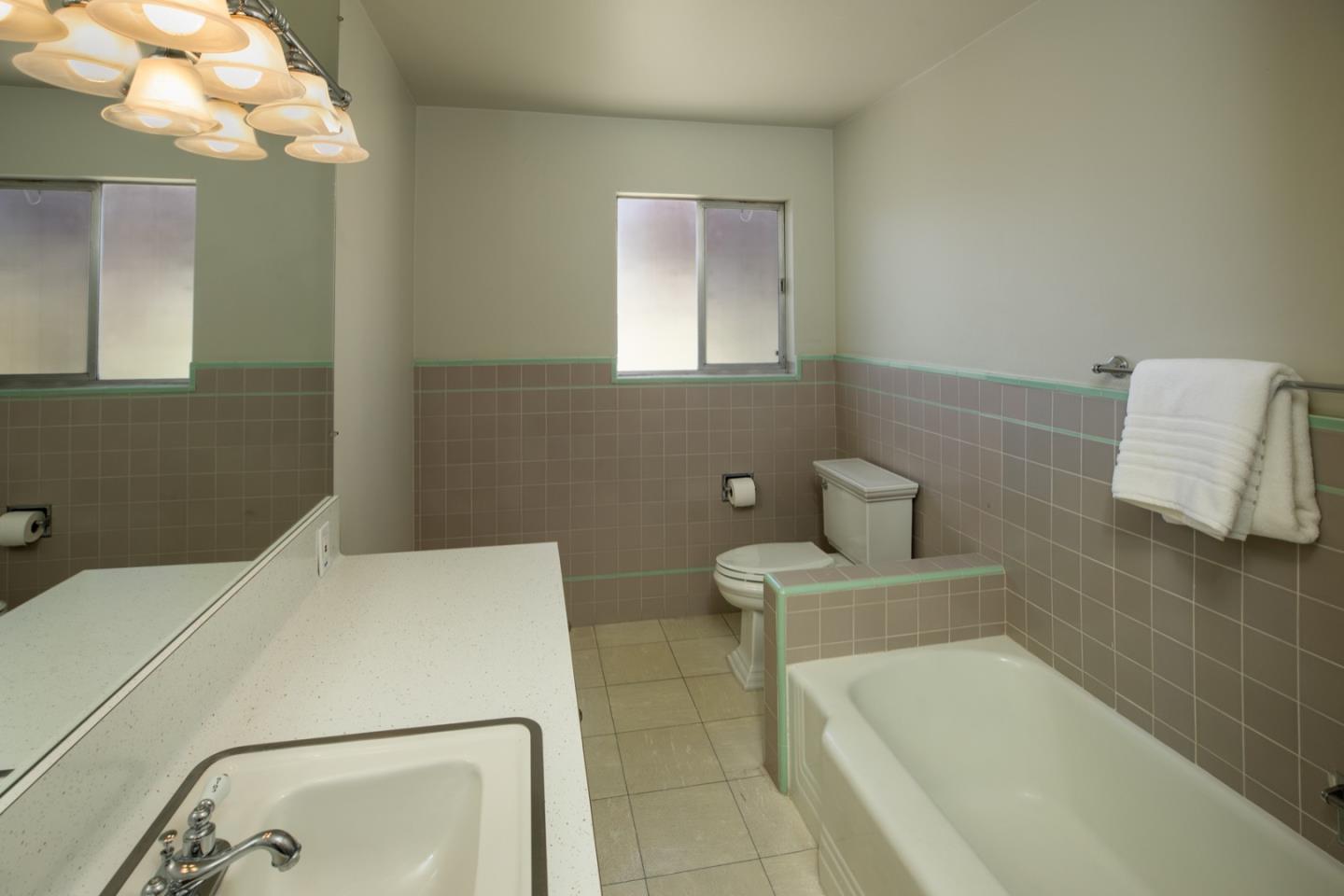 Detail Gallery Image 27 of 27 For 1850 White Oak Dr, Menlo Park,  CA 94025 - 4 Beds | 2/1 Baths