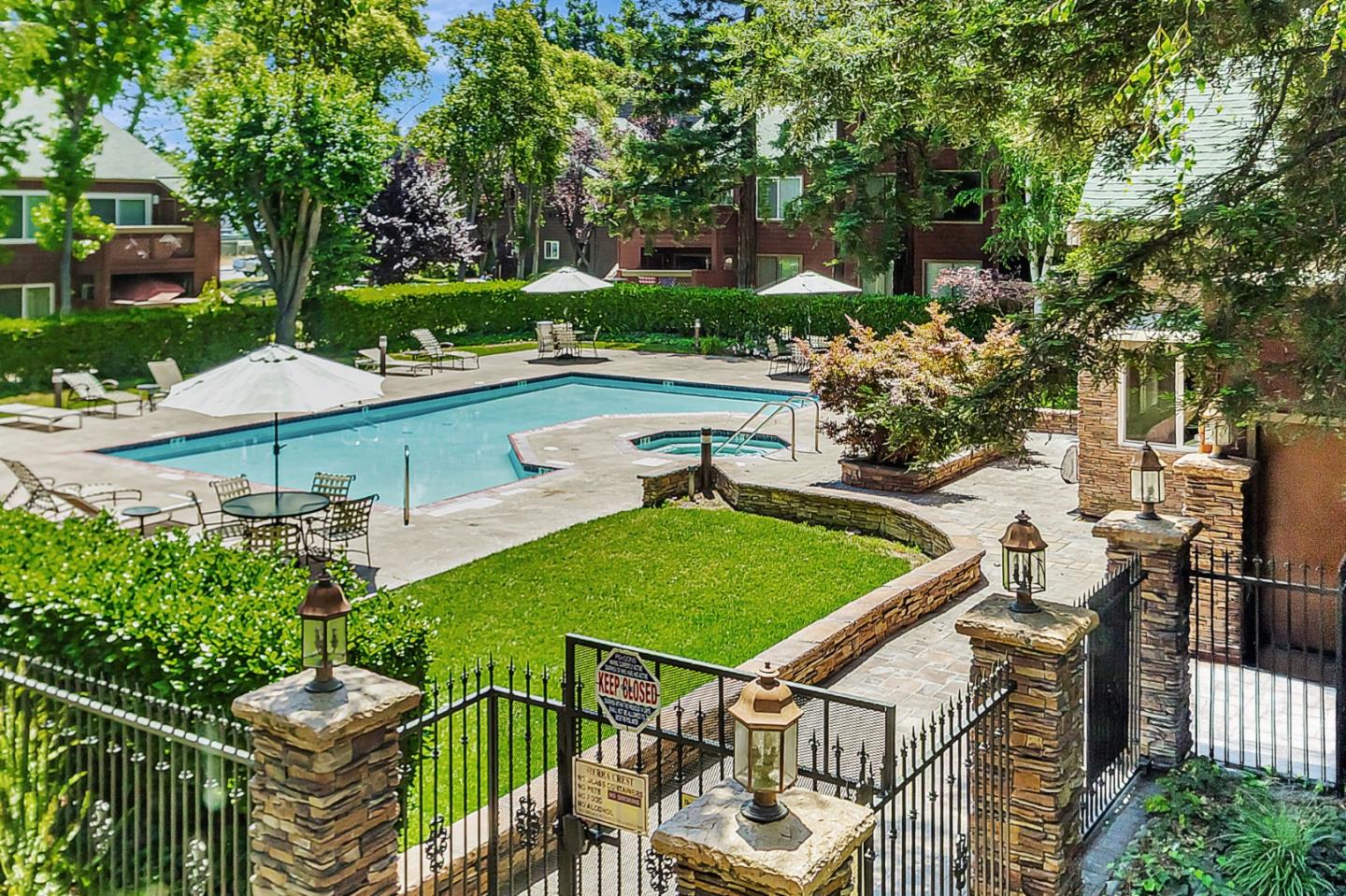 Detail Gallery Image 13 of 20 For 929 Catkin Ct, San Jose,  CA 95128 - 2 Beds | 2 Baths