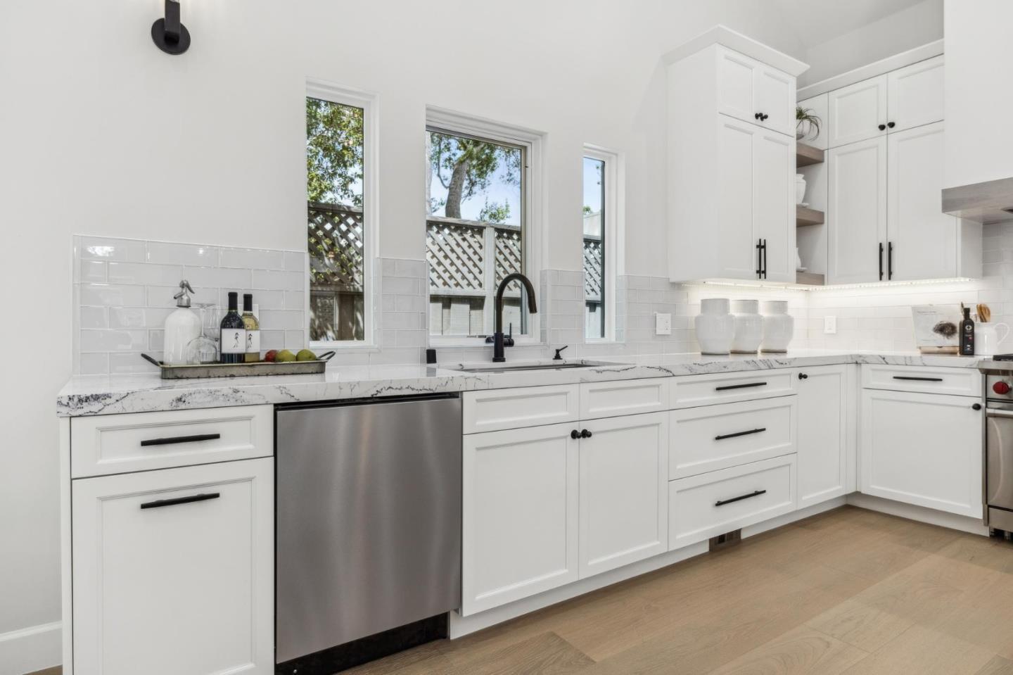 Detail Gallery Image 11 of 38 For 1218 Middlefield Rd, Palo Alto,  CA 94301 - 4 Beds | 4 Baths