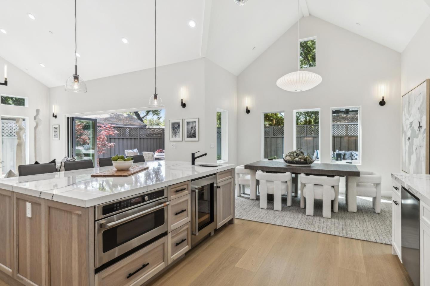 Detail Gallery Image 14 of 38 For 1218 Middlefield Rd, Palo Alto,  CA 94301 - 4 Beds | 4 Baths
