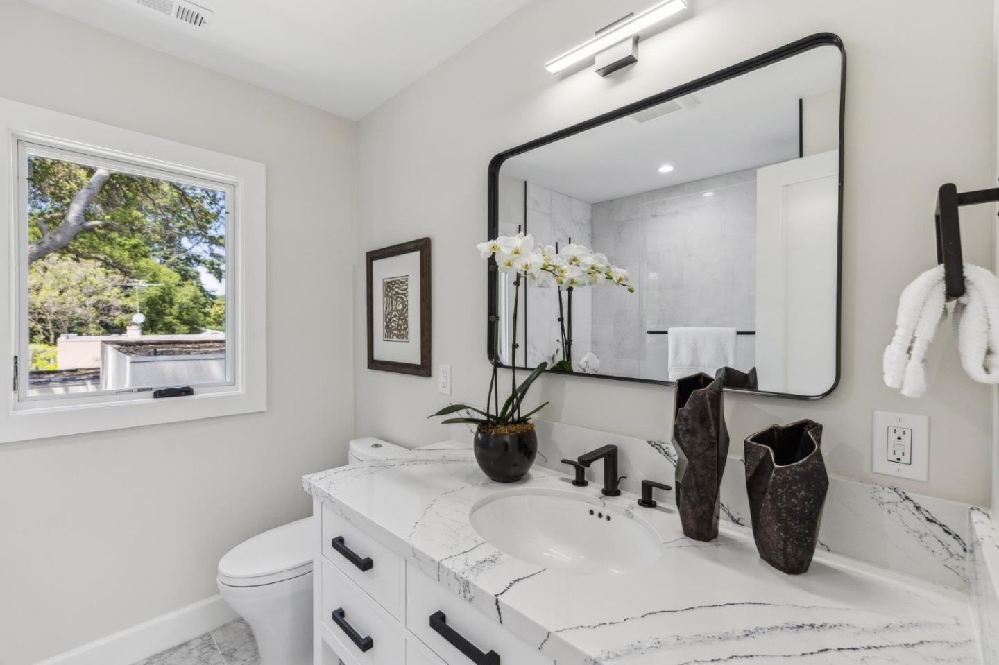 Detail Gallery Image 23 of 38 For 1218 Middlefield Rd, Palo Alto,  CA 94301 - 4 Beds | 4 Baths