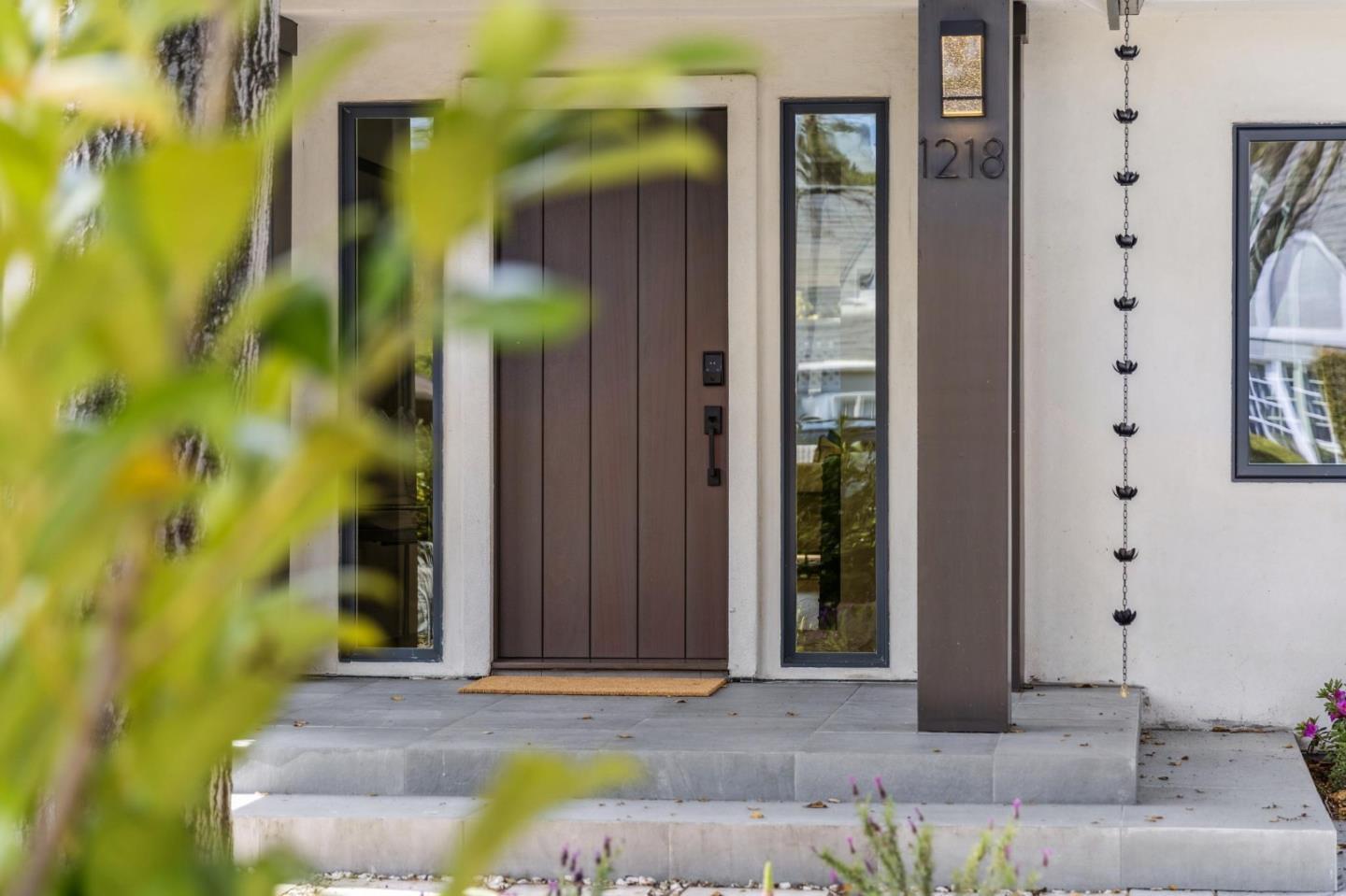 Detail Gallery Image 3 of 38 For 1218 Middlefield Rd, Palo Alto,  CA 94301 - 4 Beds | 4 Baths