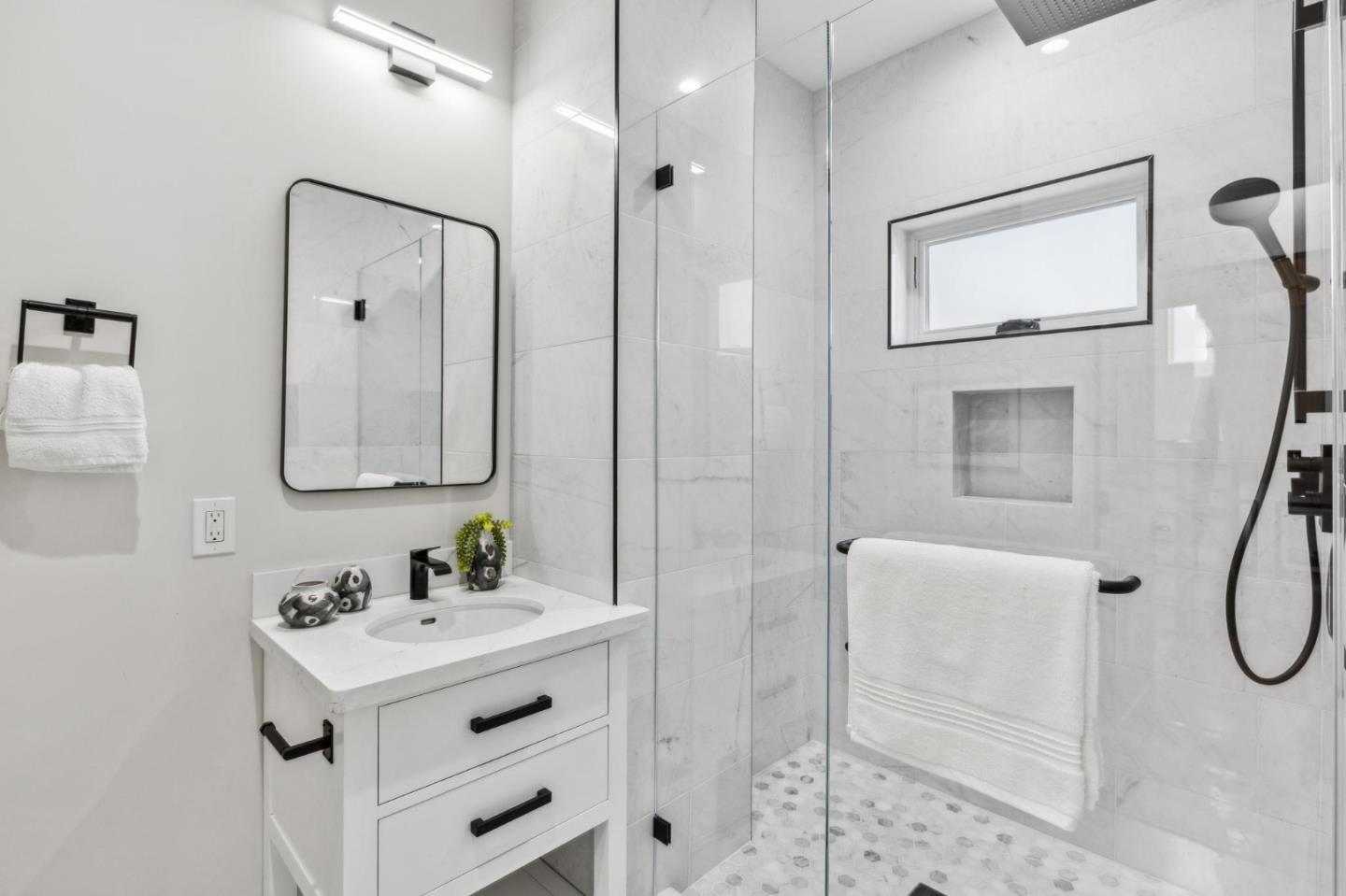 Detail Gallery Image 30 of 38 For 1218 Middlefield Rd, Palo Alto,  CA 94301 - 4 Beds | 4 Baths