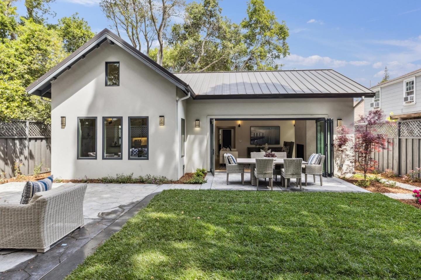 Detail Gallery Image 34 of 38 For 1218 Middlefield Rd, Palo Alto,  CA 94301 - 4 Beds | 4 Baths