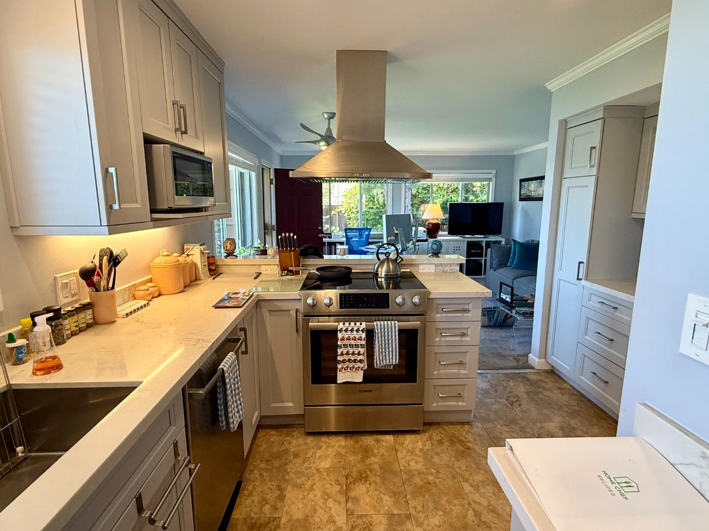 Detail Gallery Image 11 of 18 For 1576 Marina Ct #H,  San Mateo,  CA 94403 - 1 Beds | 1 Baths