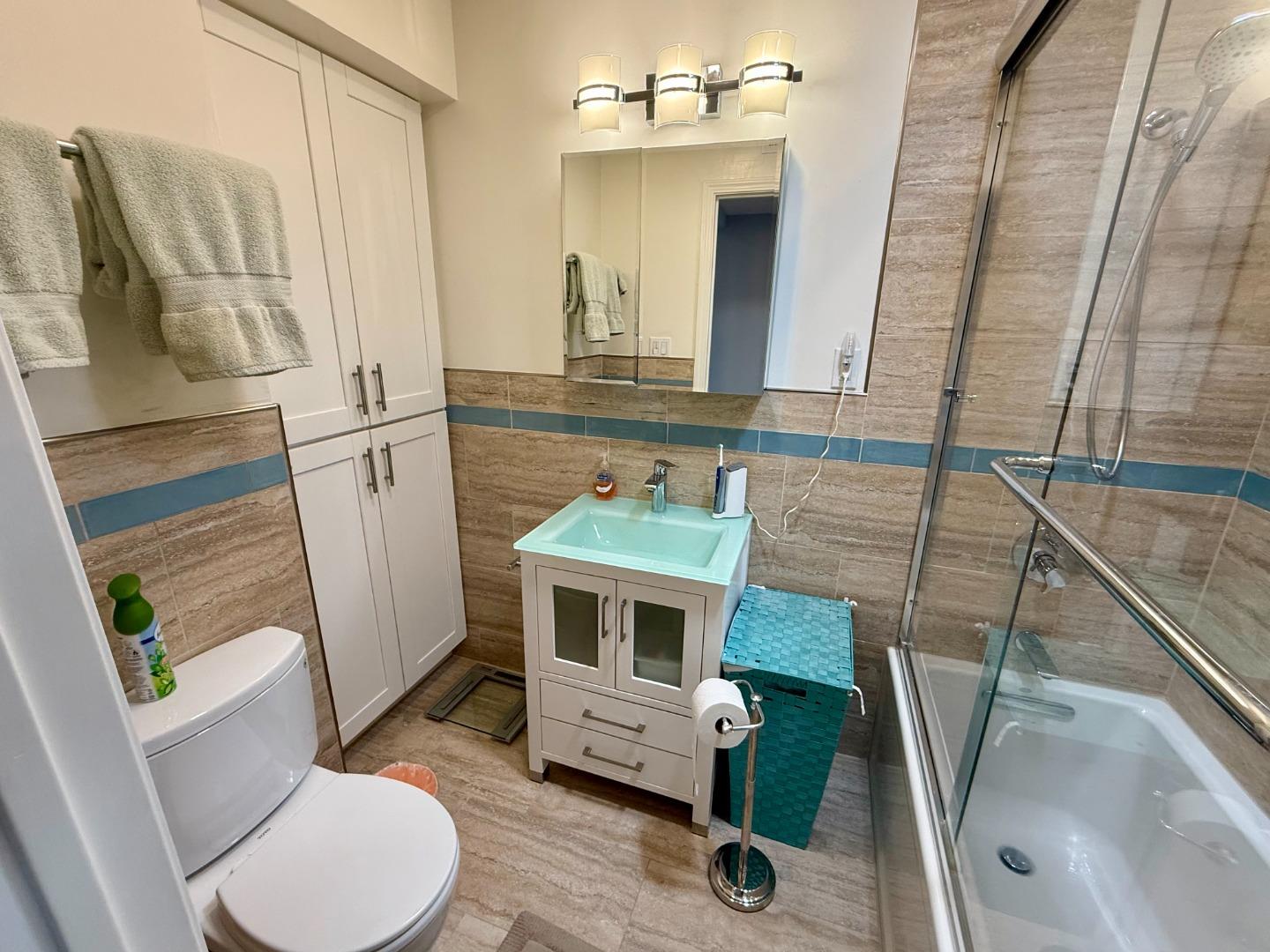 Detail Gallery Image 8 of 18 For 1576 Marina Ct #H,  San Mateo,  CA 94403 - 1 Beds | 1 Baths