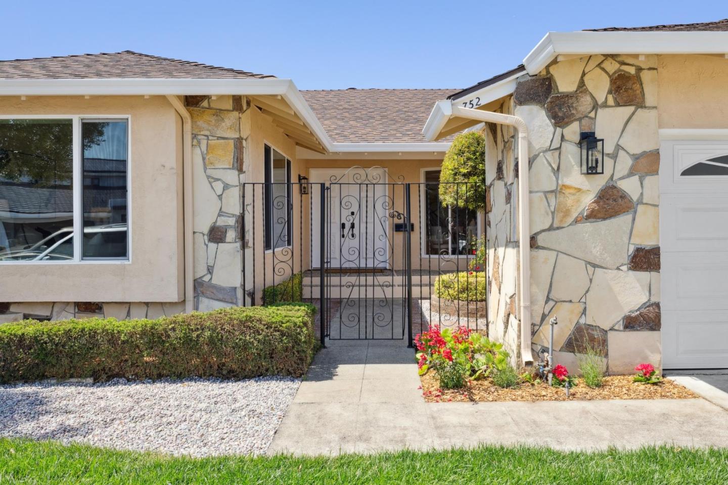 Detail Gallery Image 6 of 48 For 752 Matsonia Dr, Foster City,  CA 94404 - 3 Beds | 2 Baths