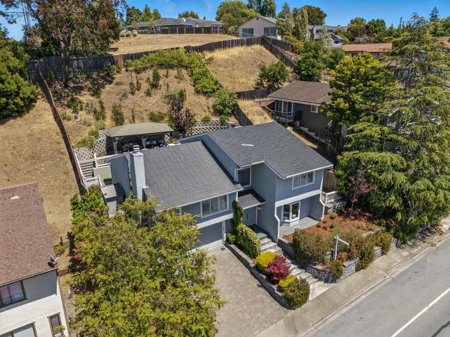 Detail Gallery Image 38 of 46 For 71 Club Dr, San Carlos,  CA 94070 - 4 Beds | 3 Baths