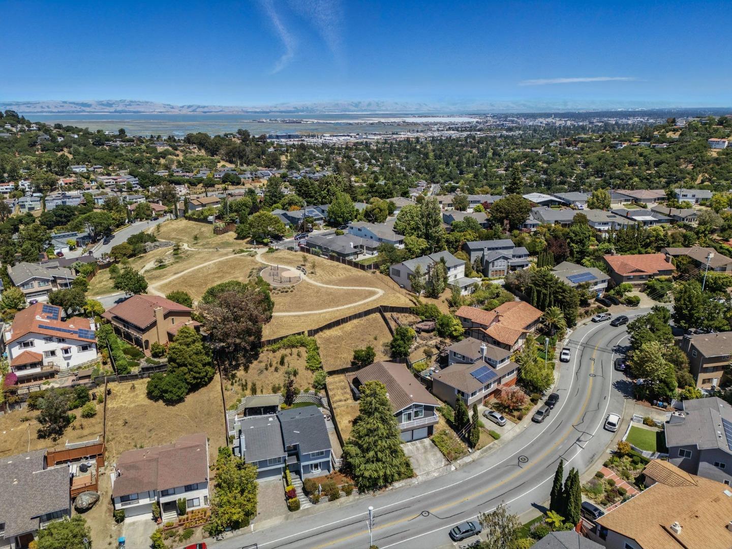 Detail Gallery Image 40 of 46 For 71 Club Dr, San Carlos,  CA 94070 - 4 Beds | 3 Baths
