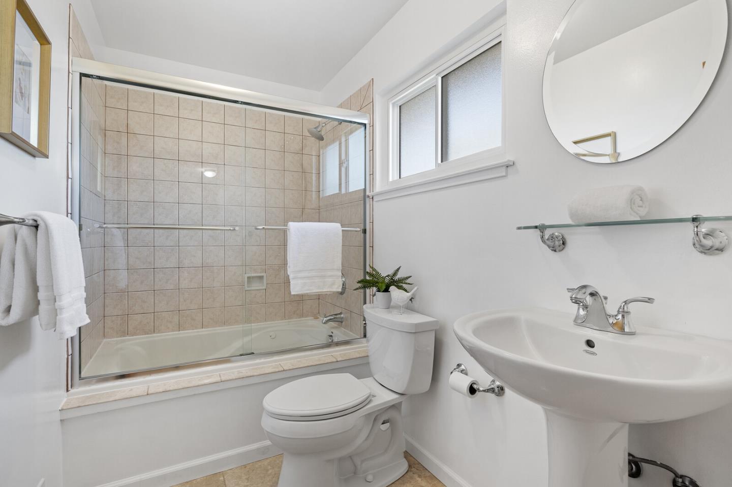 Detail Gallery Image 11 of 25 For 224 Lyndhurst Ave, Belmont,  CA 94002 - 3 Beds | 2 Baths