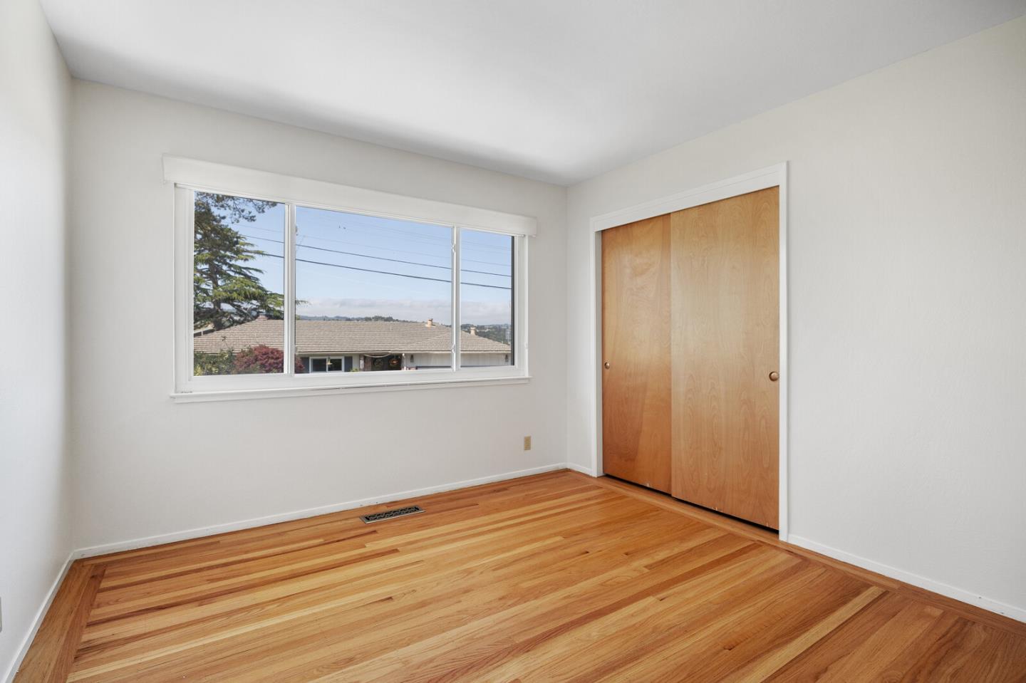 Detail Gallery Image 12 of 25 For 224 Lyndhurst Ave, Belmont,  CA 94002 - 3 Beds | 2 Baths