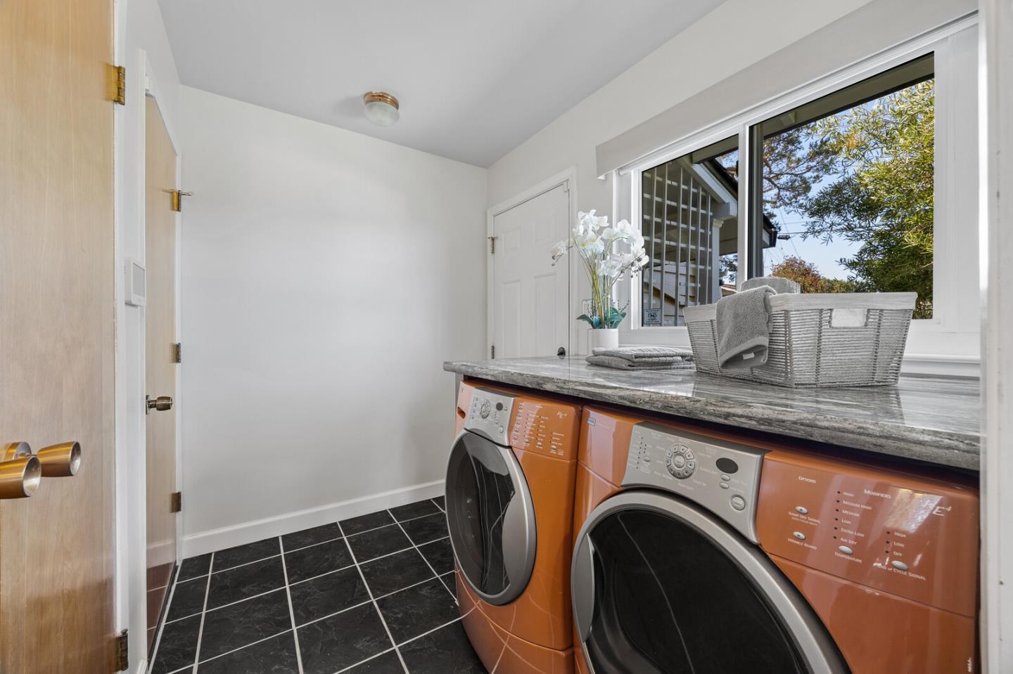 Detail Gallery Image 14 of 25 For 224 Lyndhurst Ave, Belmont,  CA 94002 - 3 Beds | 2 Baths
