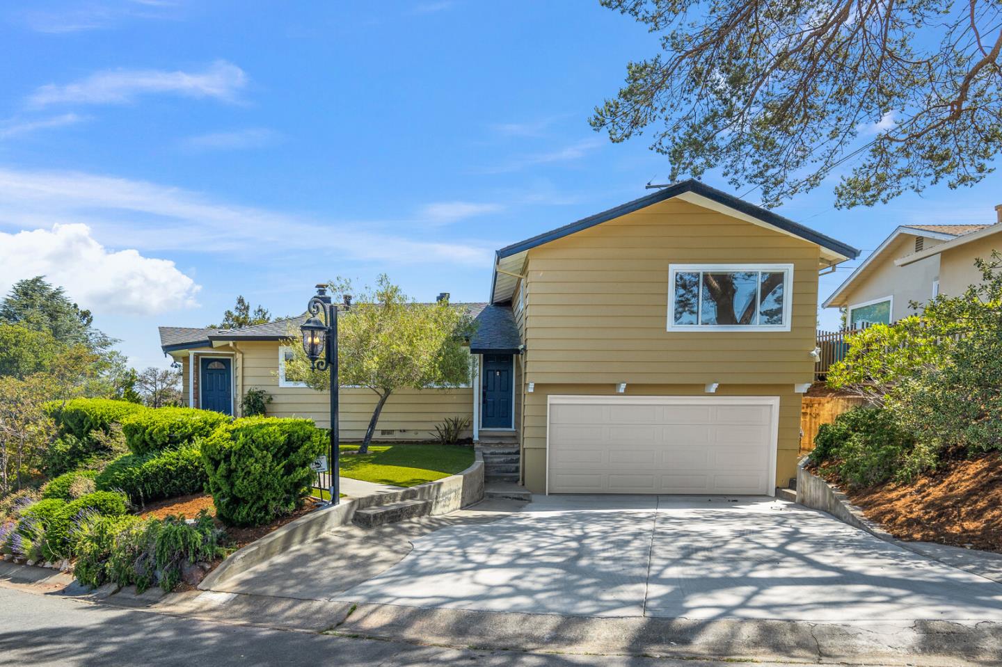 Detail Gallery Image 2 of 25 For 224 Lyndhurst Ave, Belmont,  CA 94002 - 3 Beds | 2 Baths