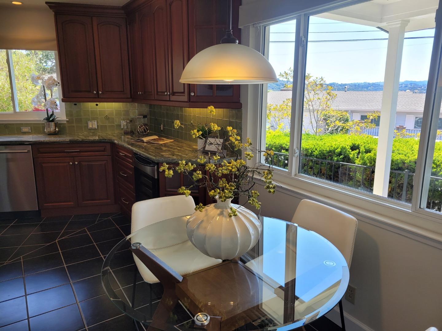Detail Gallery Image 7 of 25 For 224 Lyndhurst Ave, Belmont,  CA 94002 - 3 Beds | 2 Baths