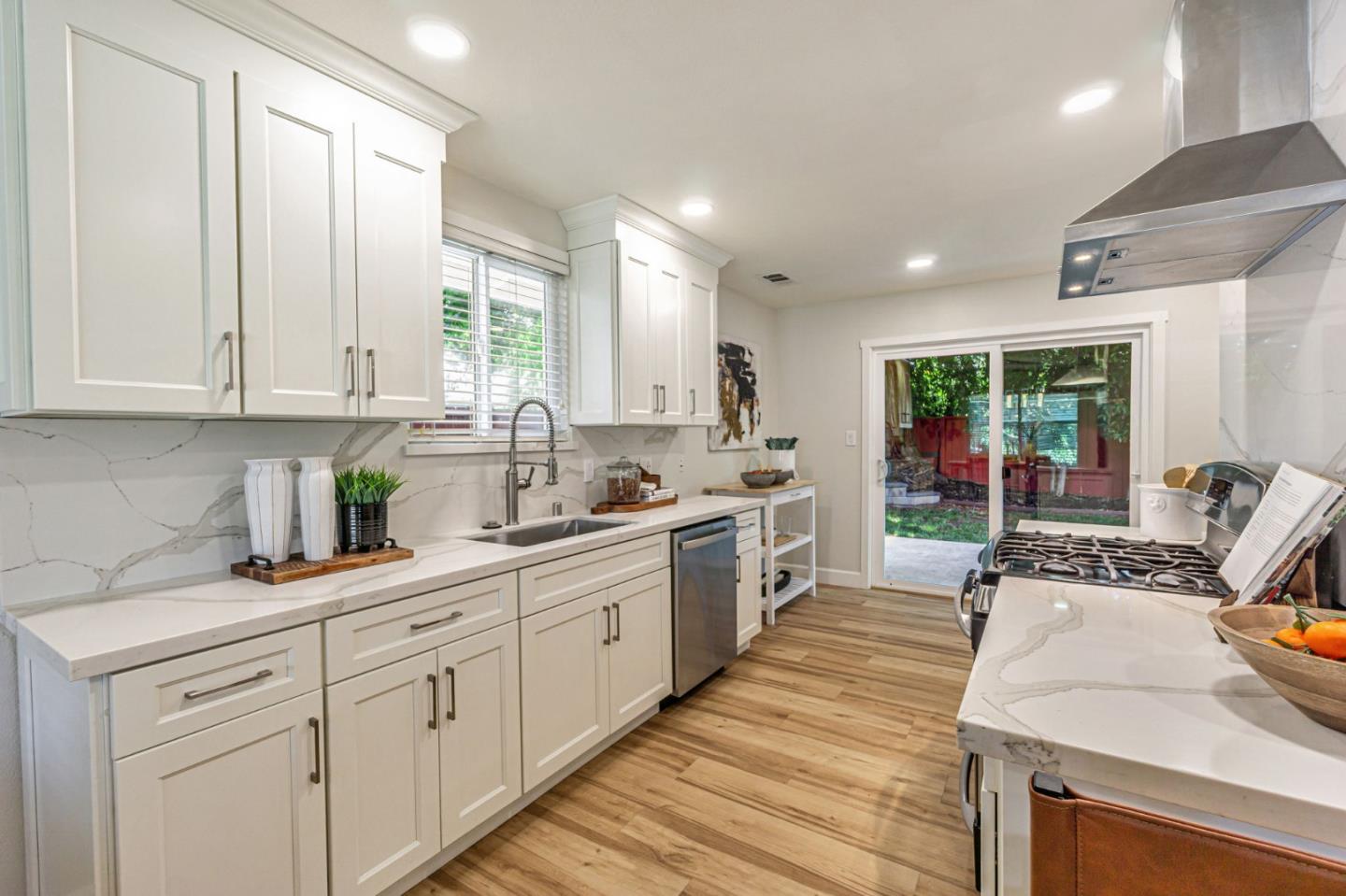 Detail Gallery Image 7 of 24 For 1742 Shirley Dr, Pleasant Hill,  CA 94523 - 3 Beds | 1 Baths
