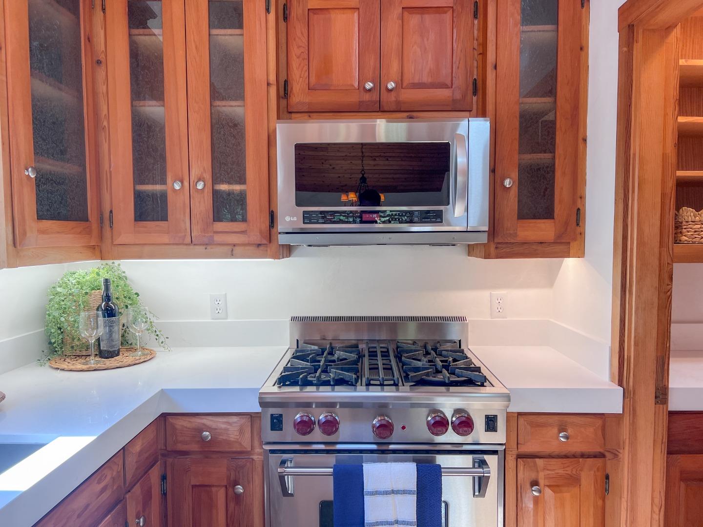Detail Gallery Image 11 of 44 For 442 Corral De Tierra Rd, Salinas,  CA 93908 - 3 Beds | 2/1 Baths