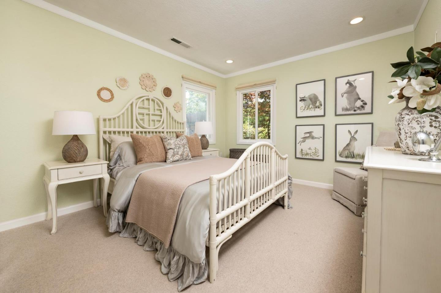 Detail Gallery Image 12 of 19 For 1024 Inverness Dr, San Carlos,  CA 94070 - 2 Beds | 1/1 Baths