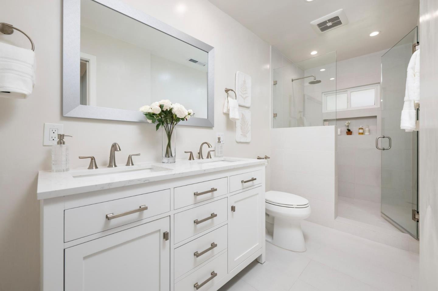 Detail Gallery Image 13 of 19 For 1024 Inverness Dr, San Carlos,  CA 94070 - 2 Beds | 1/1 Baths