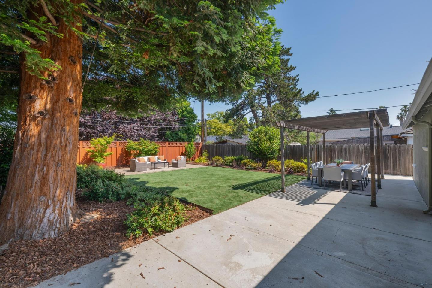 Detail Gallery Image 14 of 19 For 1024 Inverness Dr, San Carlos,  CA 94070 - 2 Beds | 1/1 Baths