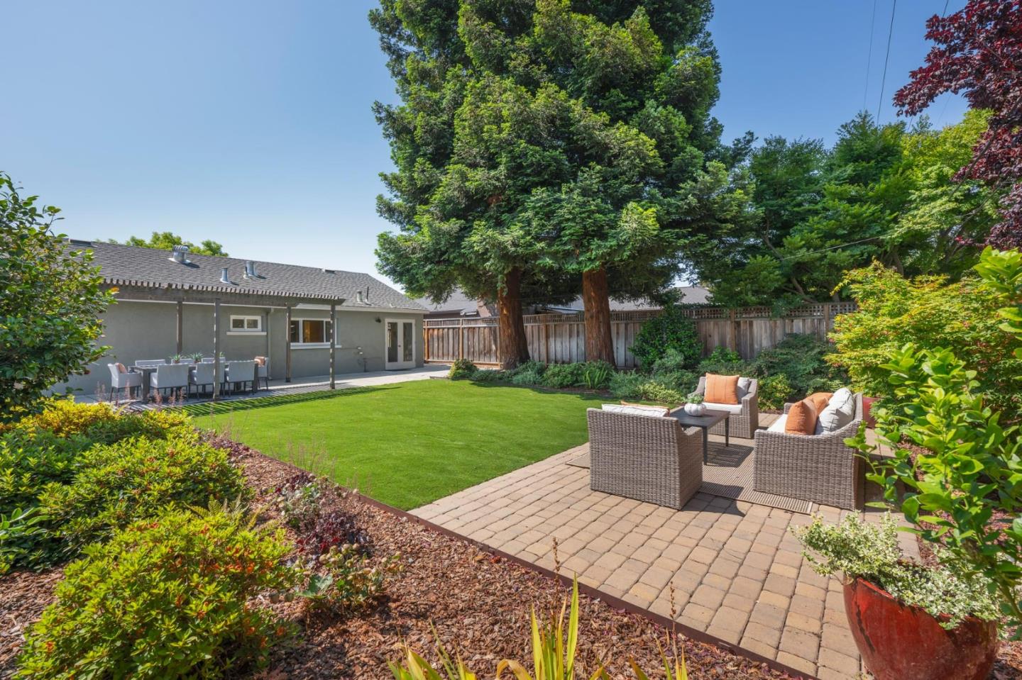 Detail Gallery Image 18 of 19 For 1024 Inverness Dr, San Carlos,  CA 94070 - 2 Beds | 1/1 Baths
