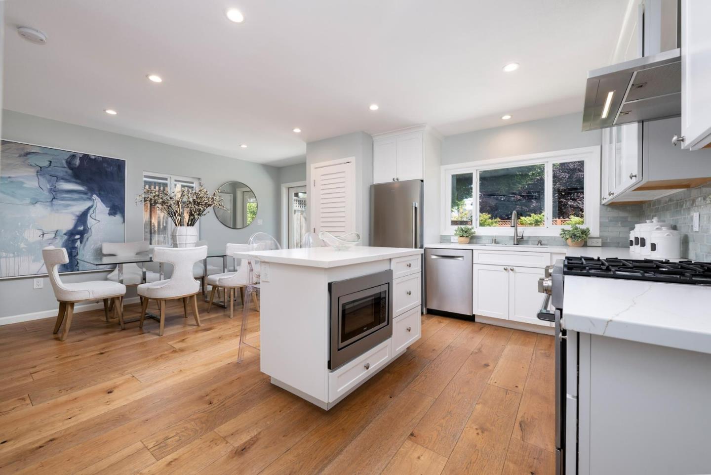 Detail Gallery Image 4 of 19 For 1024 Inverness Dr, San Carlos,  CA 94070 - 2 Beds | 1/1 Baths