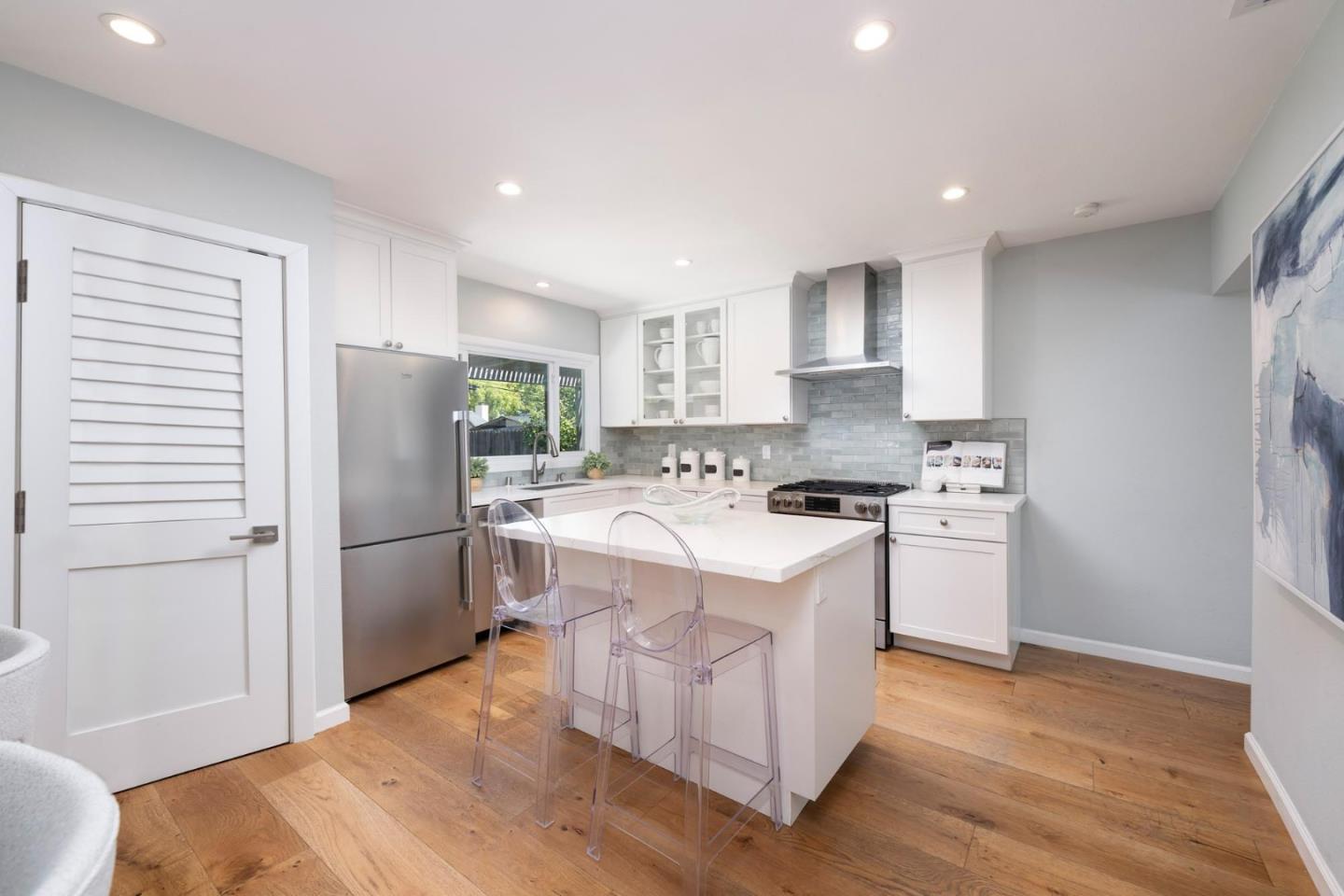 Detail Gallery Image 5 of 19 For 1024 Inverness Dr, San Carlos,  CA 94070 - 2 Beds | 1/1 Baths