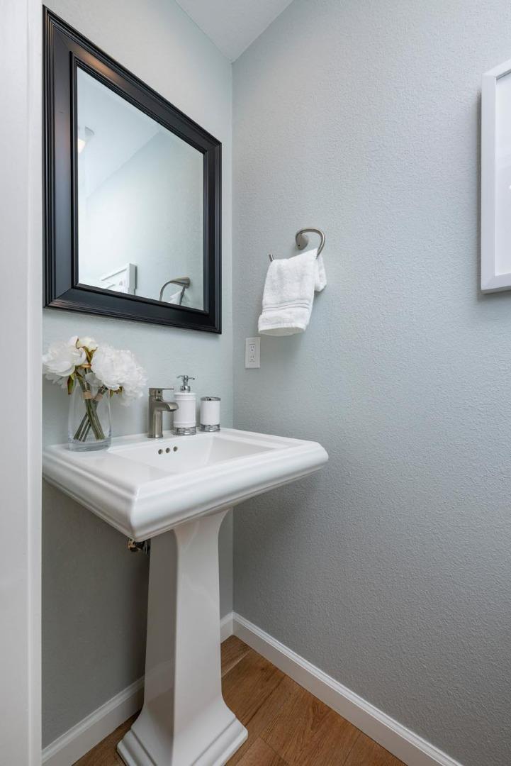 Detail Gallery Image 9 of 19 For 1024 Inverness Dr, San Carlos,  CA 94070 - 2 Beds | 1/1 Baths