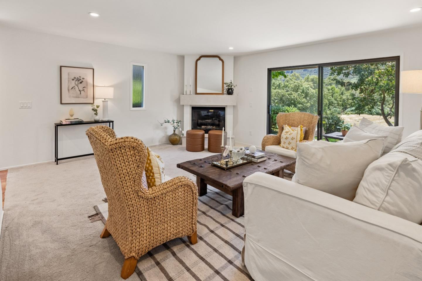 Detail Gallery Image 10 of 51 For 3850 Rio Rd #7,  Carmel,  CA 93923 - 2 Beds | 2/1 Baths