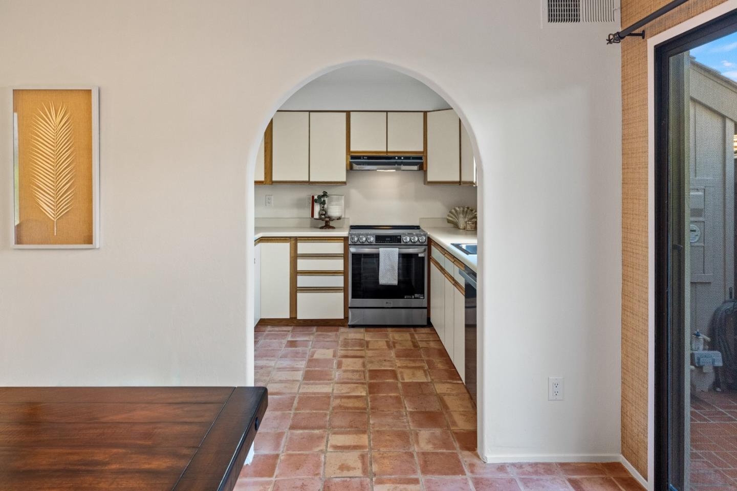 Detail Gallery Image 15 of 51 For 3850 Rio Rd #7,  Carmel,  CA 93923 - 2 Beds | 2/1 Baths