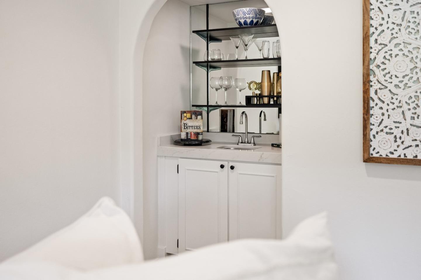 Detail Gallery Image 9 of 51 For 3850 Rio Rd #7,  Carmel,  CA 93923 - 2 Beds | 2/1 Baths