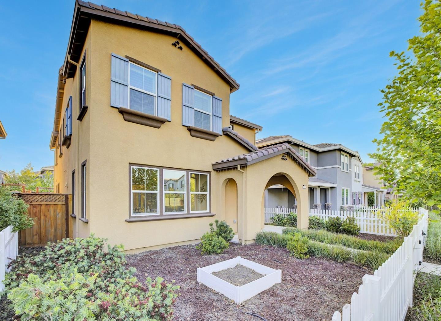 Detail Gallery Image 5 of 42 For 1677 S Tradition St, Mountain House,  CA 95391 - 3 Beds | 3 Baths