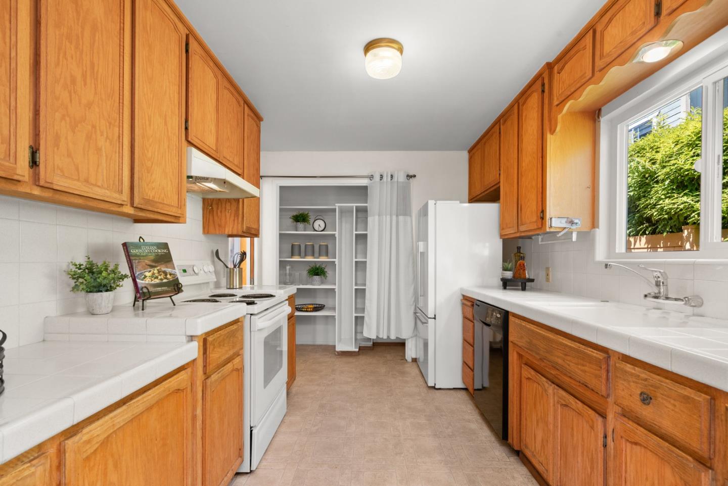 Detail Gallery Image 11 of 40 For 816 Pelton Ave, Santa Cruz,  CA 95060 - 3 Beds | 2 Baths