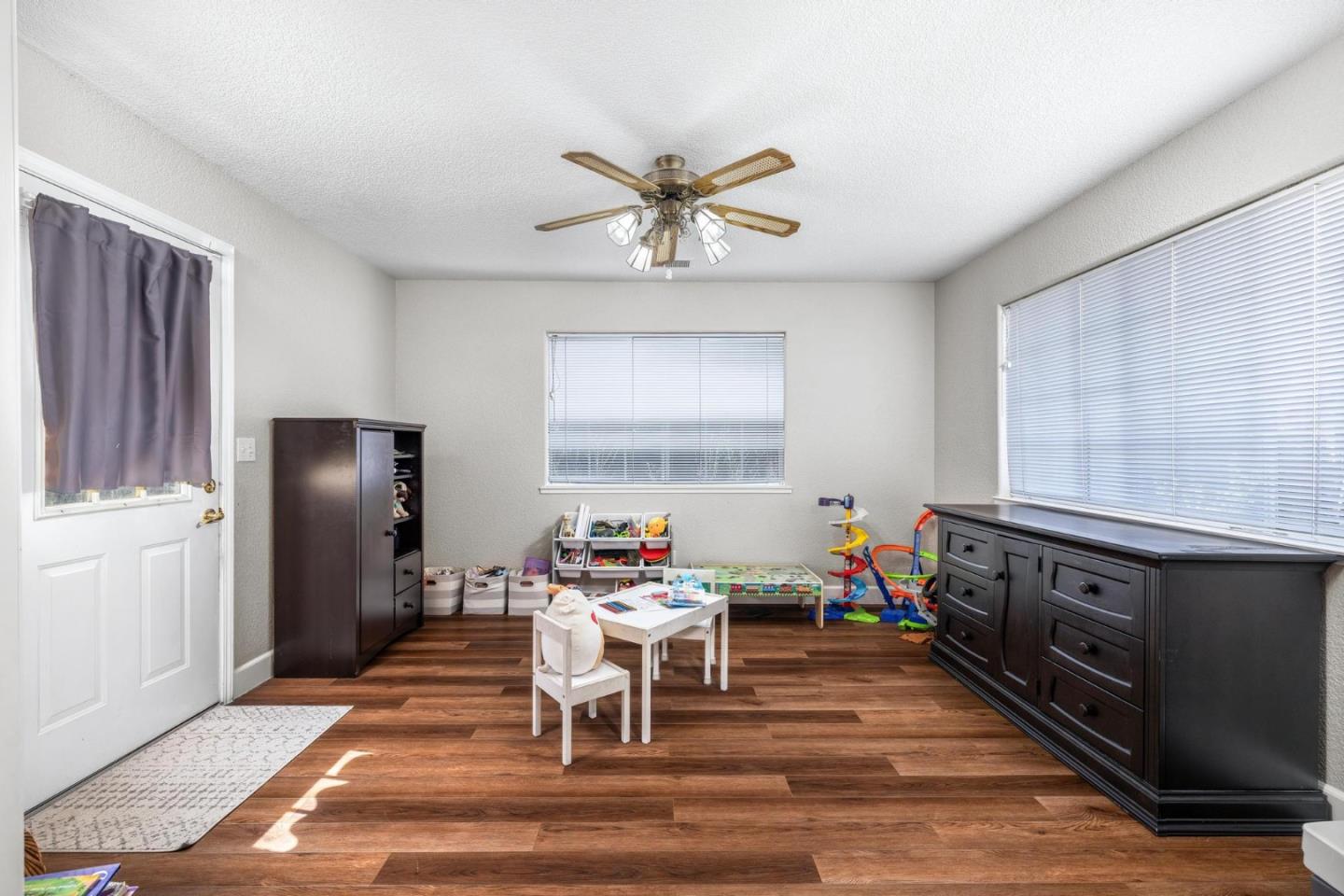 Detail Gallery Image 13 of 33 For 3232 Hummingbird Ln, Modesto,  CA 95356 - 4 Beds | 2 Baths