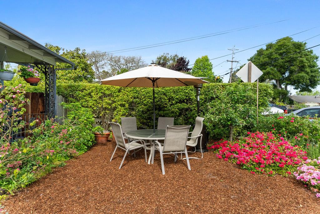 Detail Gallery Image 11 of 39 For 1450 Merrill St, Santa Cruz,  CA 95062 - – Beds | – Baths