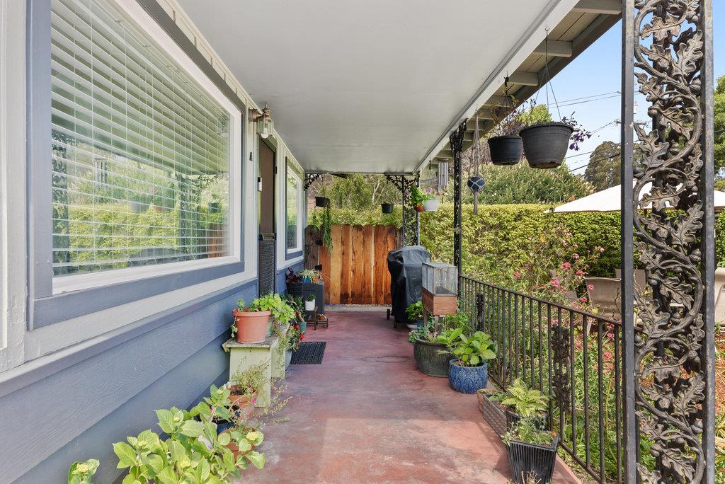 Detail Gallery Image 12 of 39 For 1450 Merrill St, Santa Cruz,  CA 95062 - – Beds | – Baths