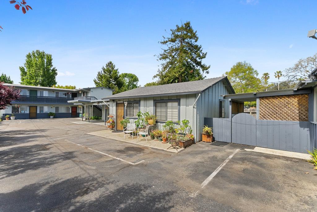 Detail Gallery Image 2 of 39 For 1450 Merrill St, Santa Cruz,  CA 95062 - – Beds | – Baths
