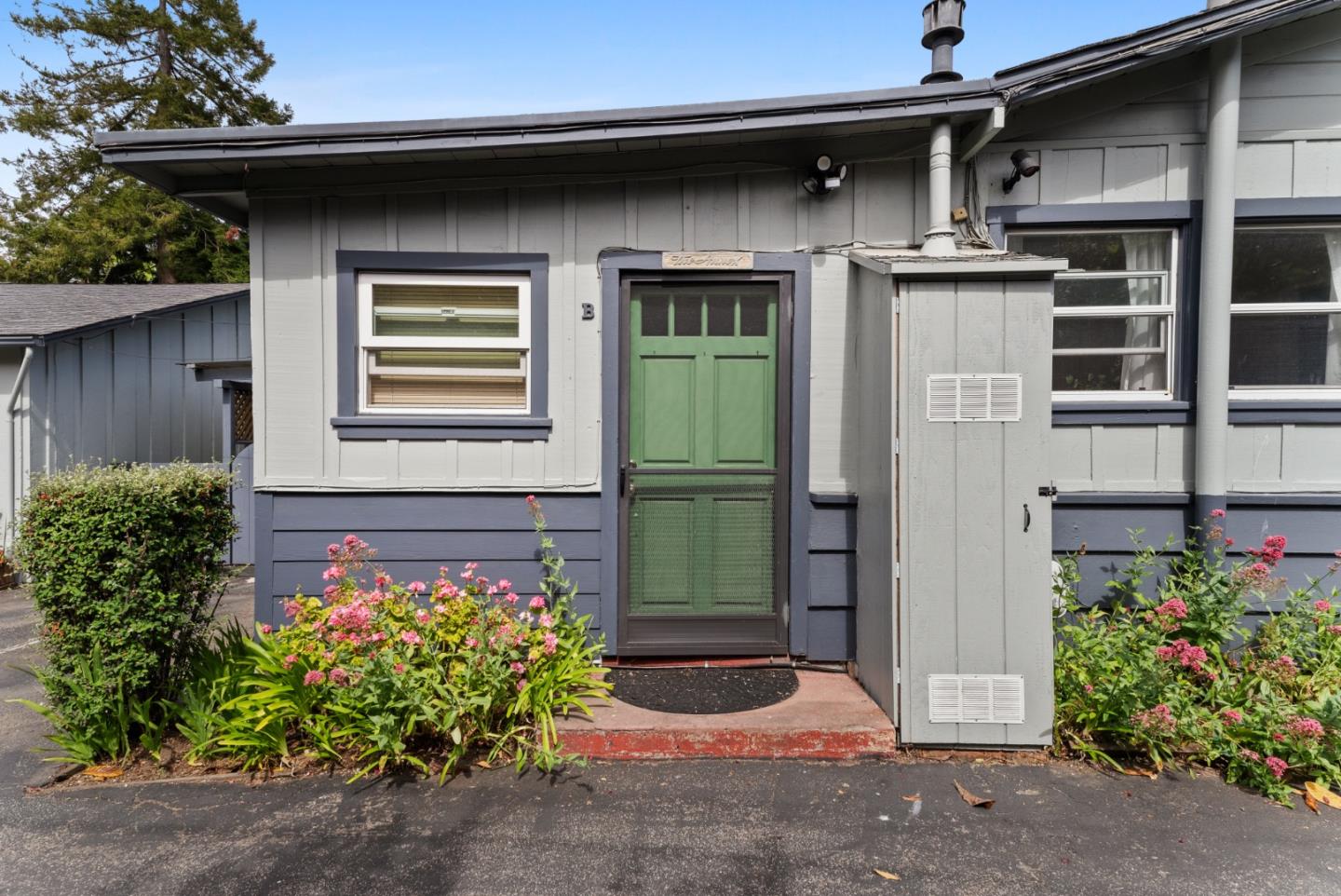 Detail Gallery Image 4 of 39 For 1450 Merrill St, Santa Cruz,  CA 95062 - – Beds | – Baths