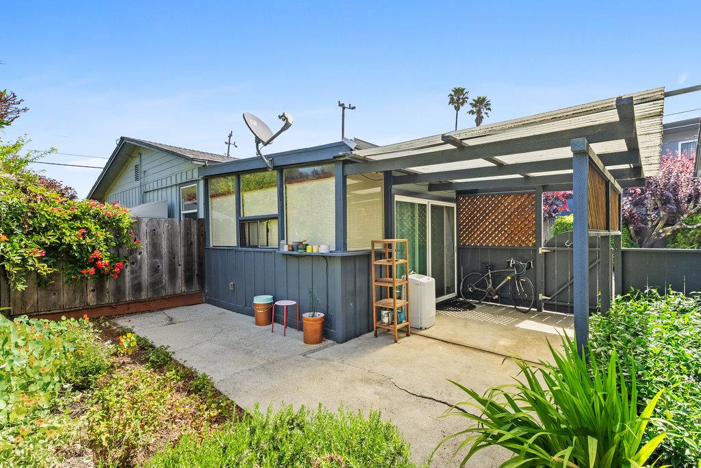 Detail Gallery Image 5 of 39 For 1450 Merrill St, Santa Cruz,  CA 95062 - – Beds | – Baths