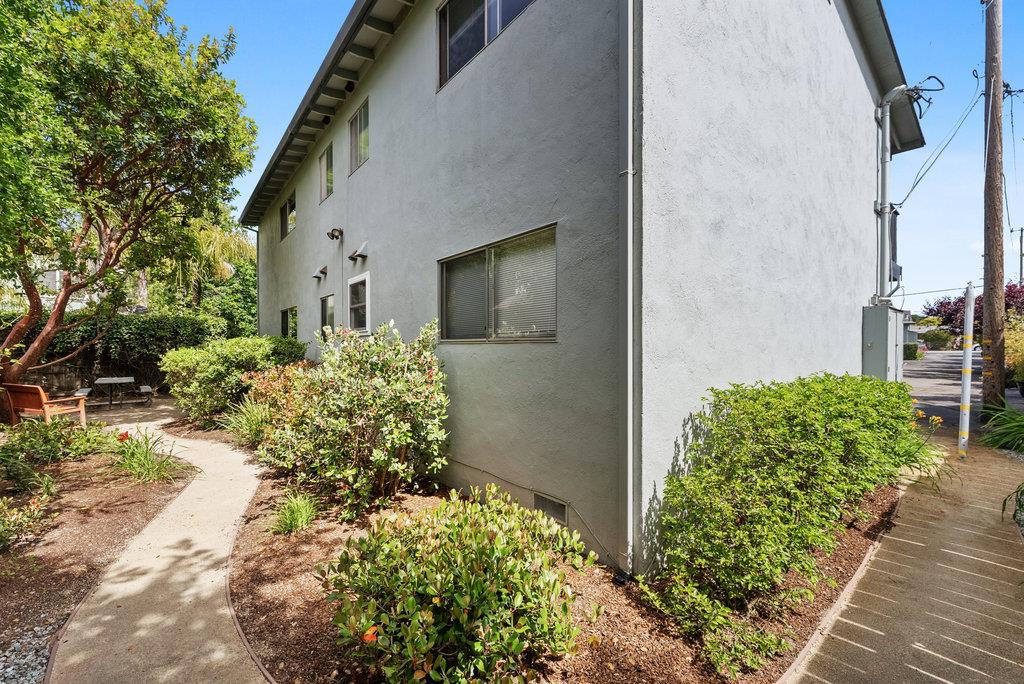 Detail Gallery Image 7 of 39 For 1450 Merrill St, Santa Cruz,  CA 95062 - – Beds | – Baths