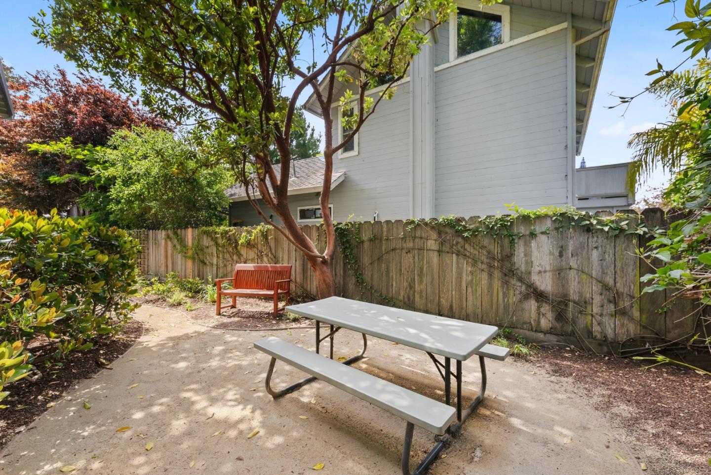 Detail Gallery Image 8 of 39 For 1450 Merrill St, Santa Cruz,  CA 95062 - – Beds | – Baths