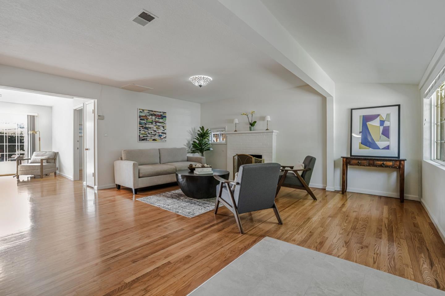Detail Gallery Image 2 of 13 For 1320 Windermere Ave, Menlo Park,  CA 94025 - 3 Beds | 1 Baths
