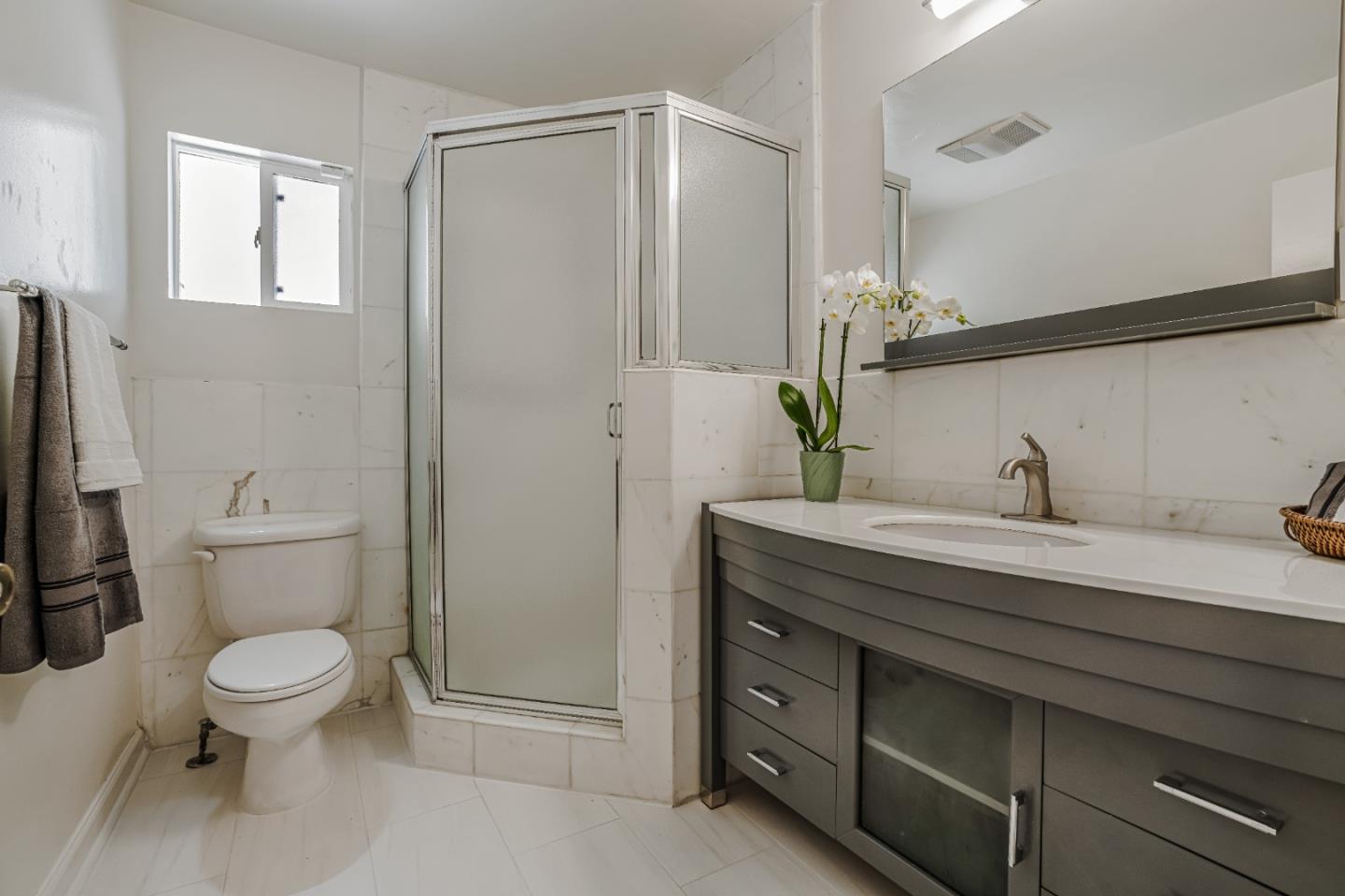 Detail Gallery Image 9 of 13 For 1320 Windermere Ave, Menlo Park,  CA 94025 - 3 Beds | 1 Baths