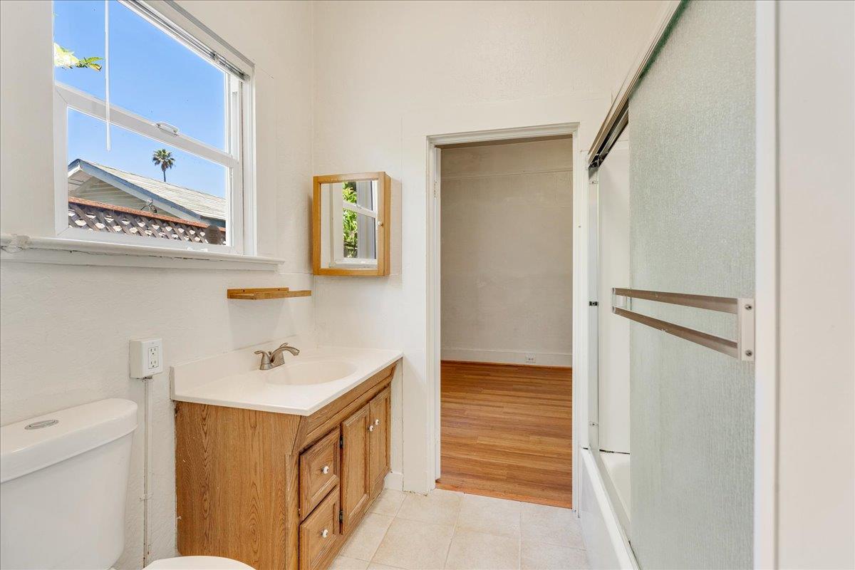 Detail Gallery Image 16 of 27 For 113 Fairbanks, Santa Cruz,  CA 95060 - 2 Beds | 1 Baths