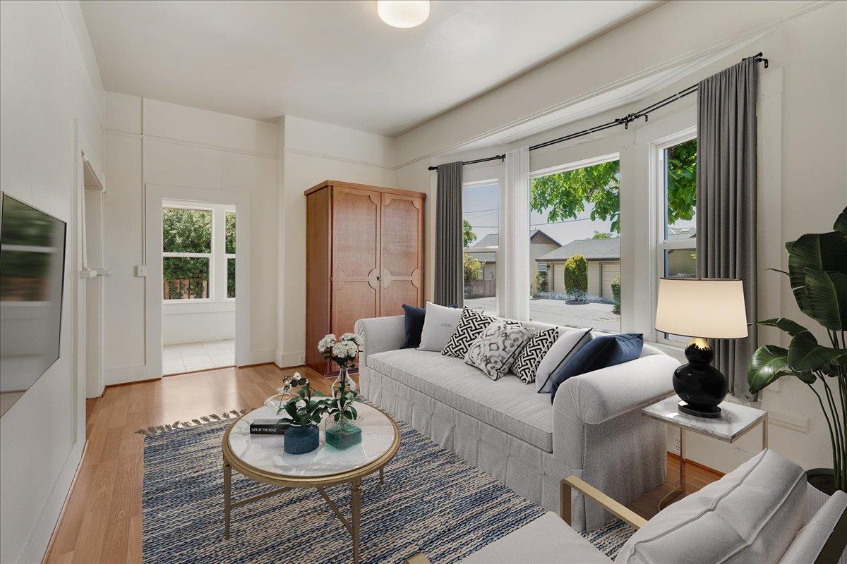Detail Gallery Image 4 of 27 For 113 Fairbanks, Santa Cruz,  CA 95060 - 2 Beds | 1 Baths