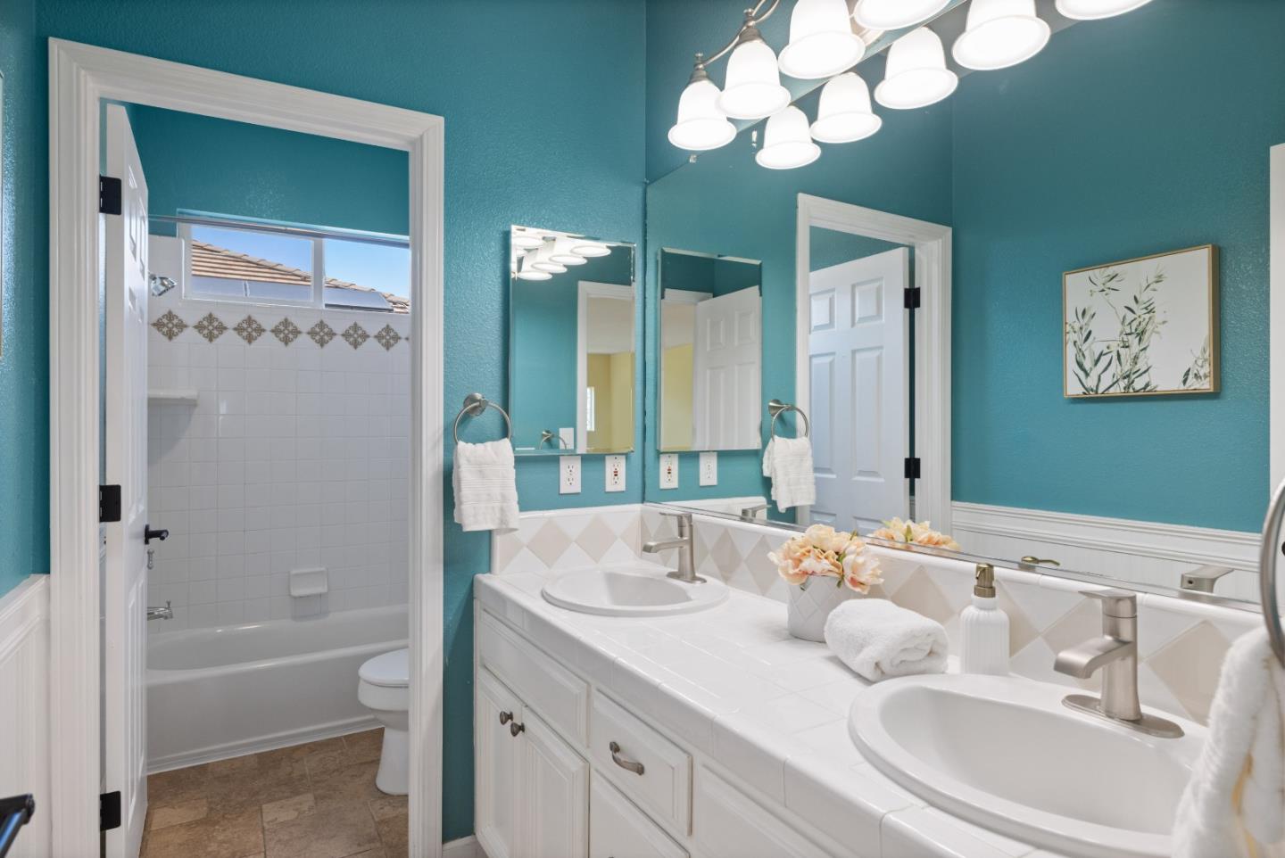 Detail Gallery Image 15 of 21 For 895 Oak Brook Way, Gilroy,  CA 95020 - 4 Beds | 3 Baths