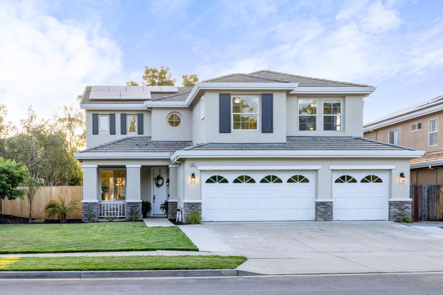 Detail Gallery Image 2 of 21 For 895 Oak Brook Way, Gilroy,  CA 95020 - 4 Beds | 3 Baths