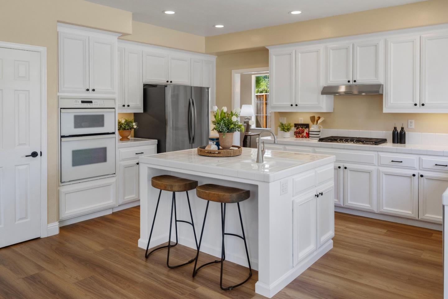 Detail Gallery Image 8 of 21 For 895 Oak Brook Way, Gilroy,  CA 95020 - 4 Beds | 3 Baths