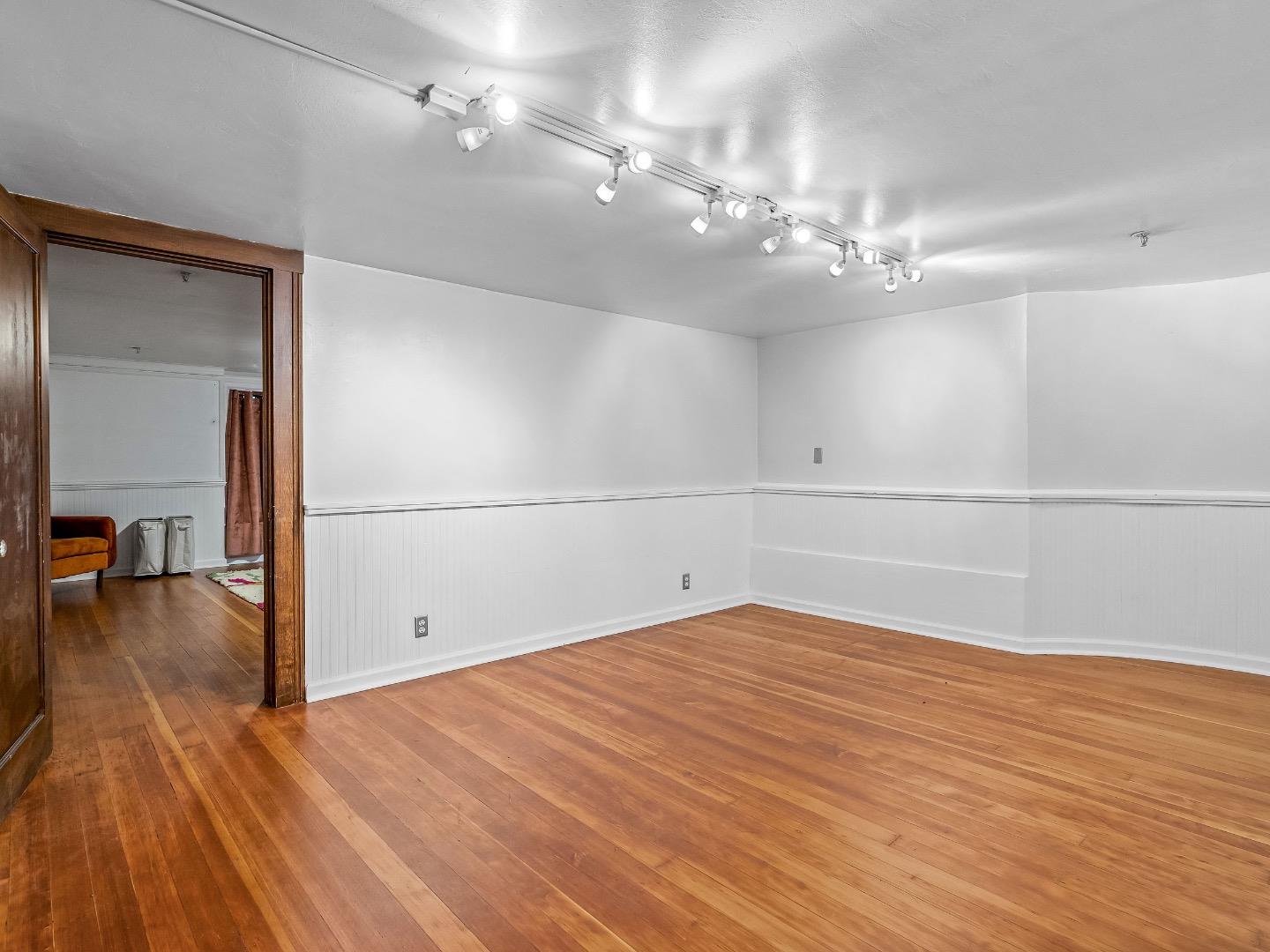 Detail Gallery Image 14 of 35 For 2200 L St, Sacramento,  CA 95816 - – Beds | – Baths